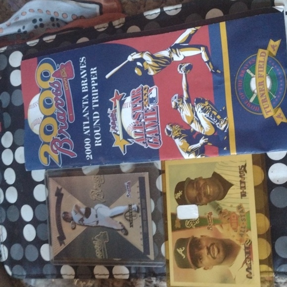 Atlanta Braves 2000 program &BB Cards - Picture 1 of 3